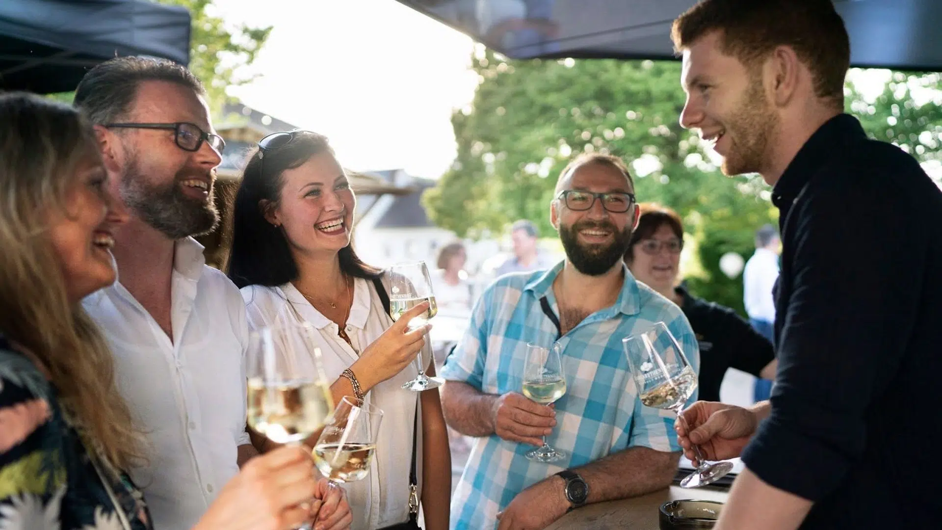 Verkostung mehrerer Saar-Weine bei einer Weinprobe im Margarethenhof